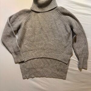 Wilfred Free Aritzia 100% Wool Turtleneck Sweater High Low Hem Grey Small